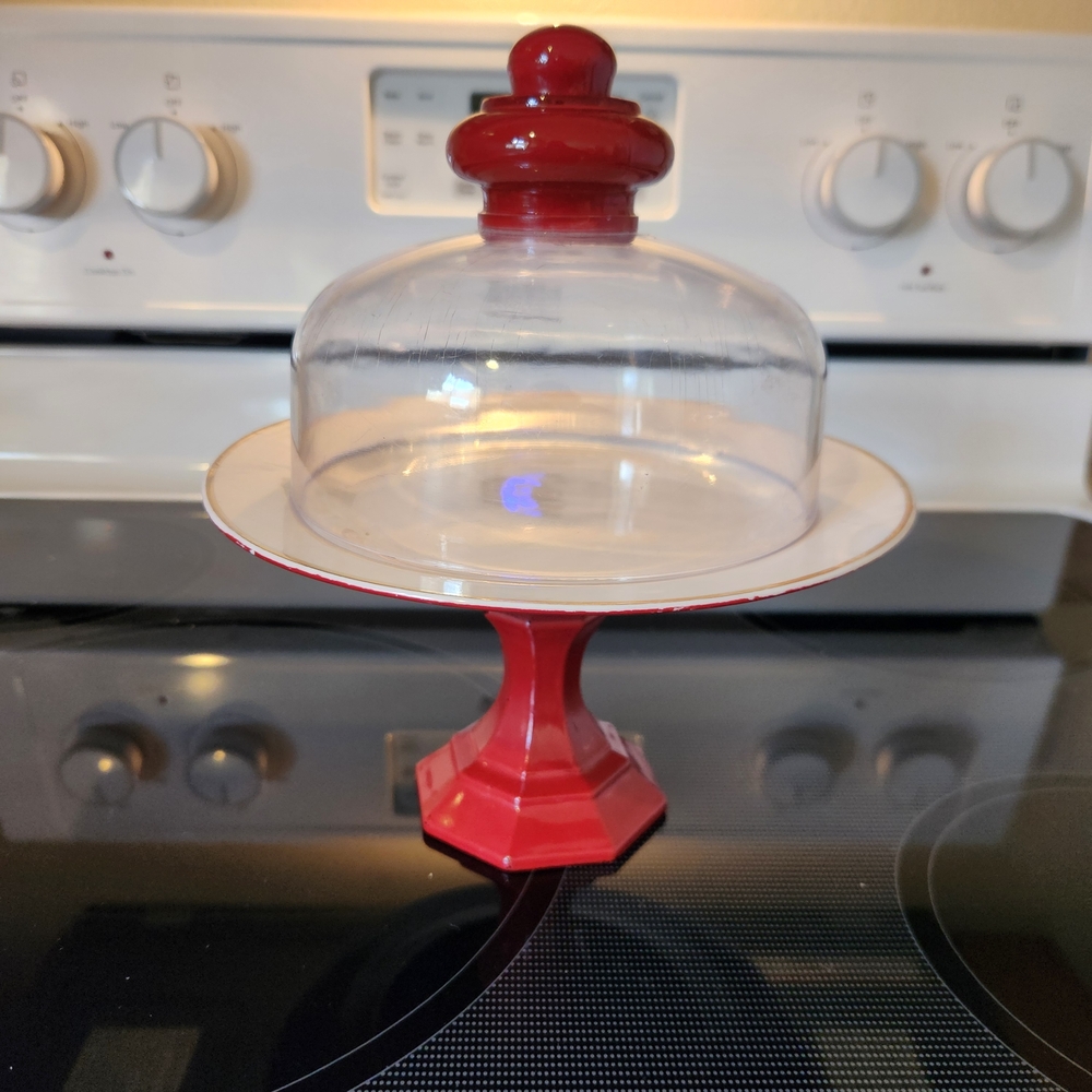 Red and White Vintage-Style Bakeware Cake Stand